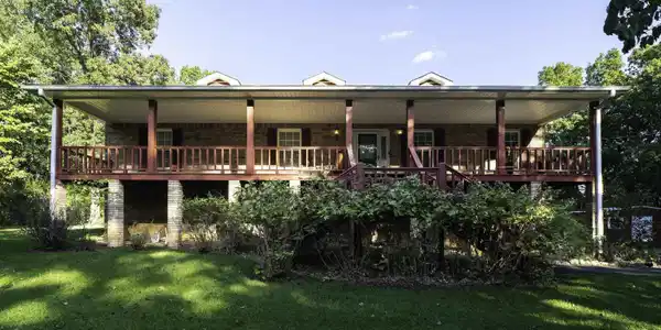 585 DOGWOOD TRAIL