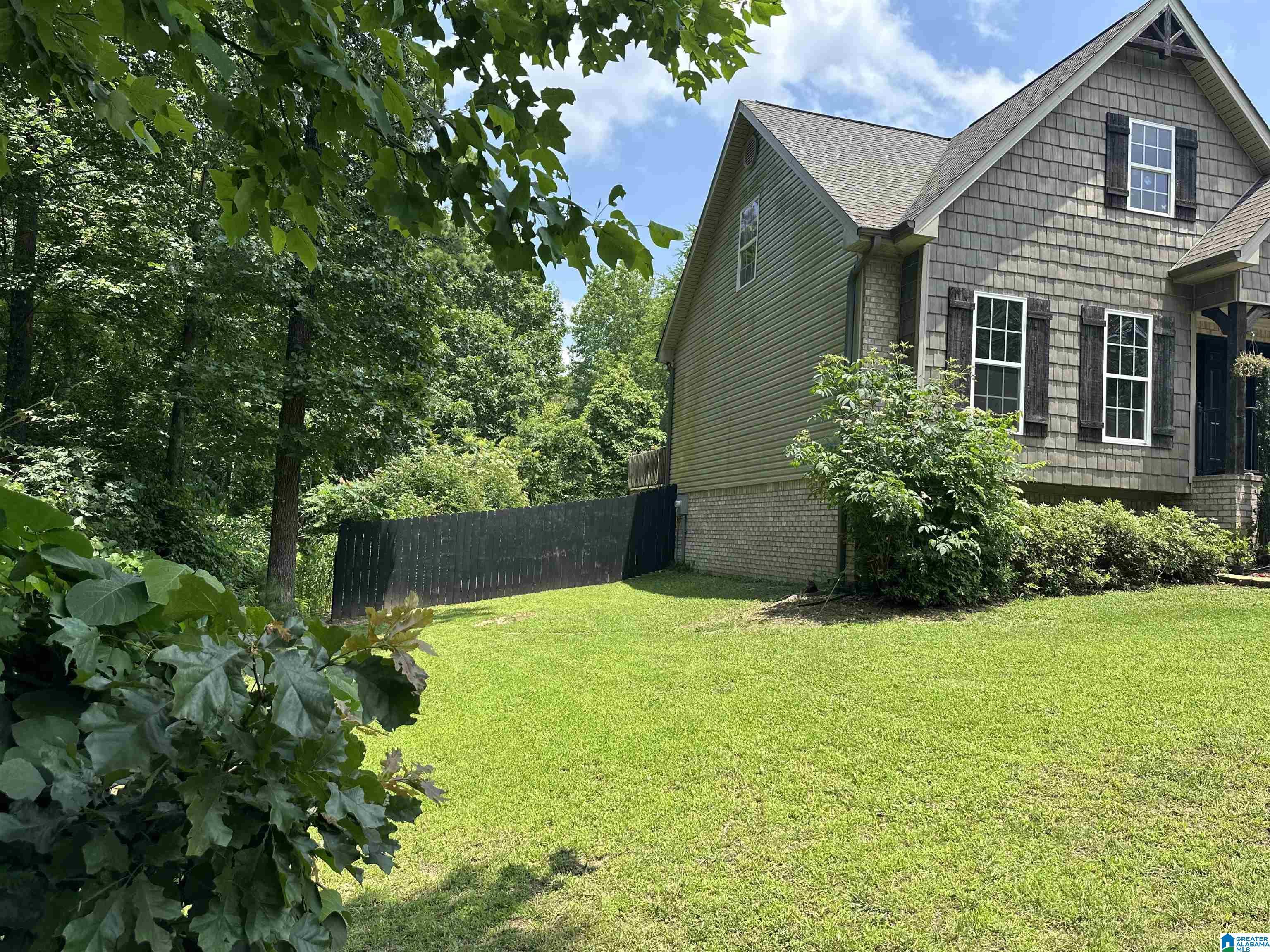 Image 4: Side Of Structure