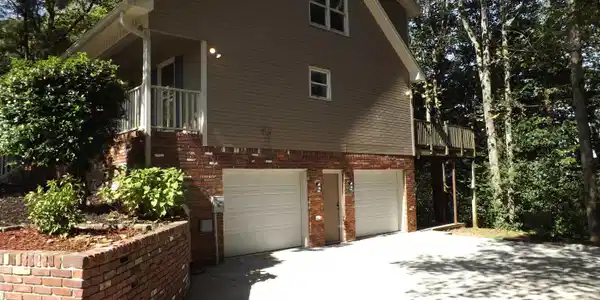 Image 4: Side Of Structure