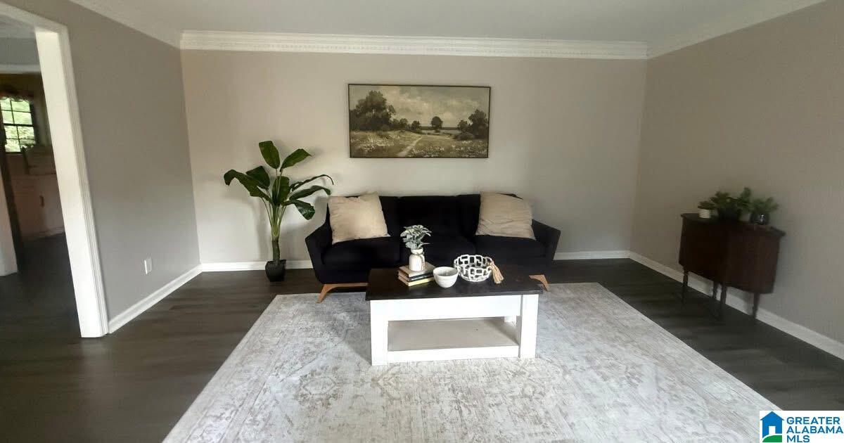 Image 3: Living Room