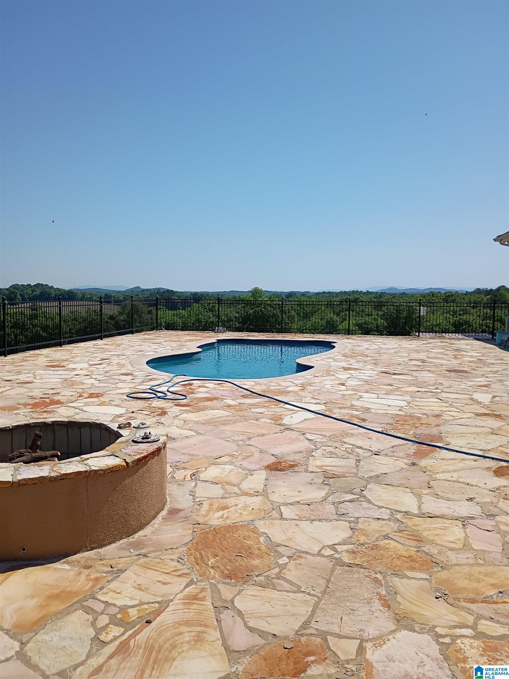 Image 2: Pool