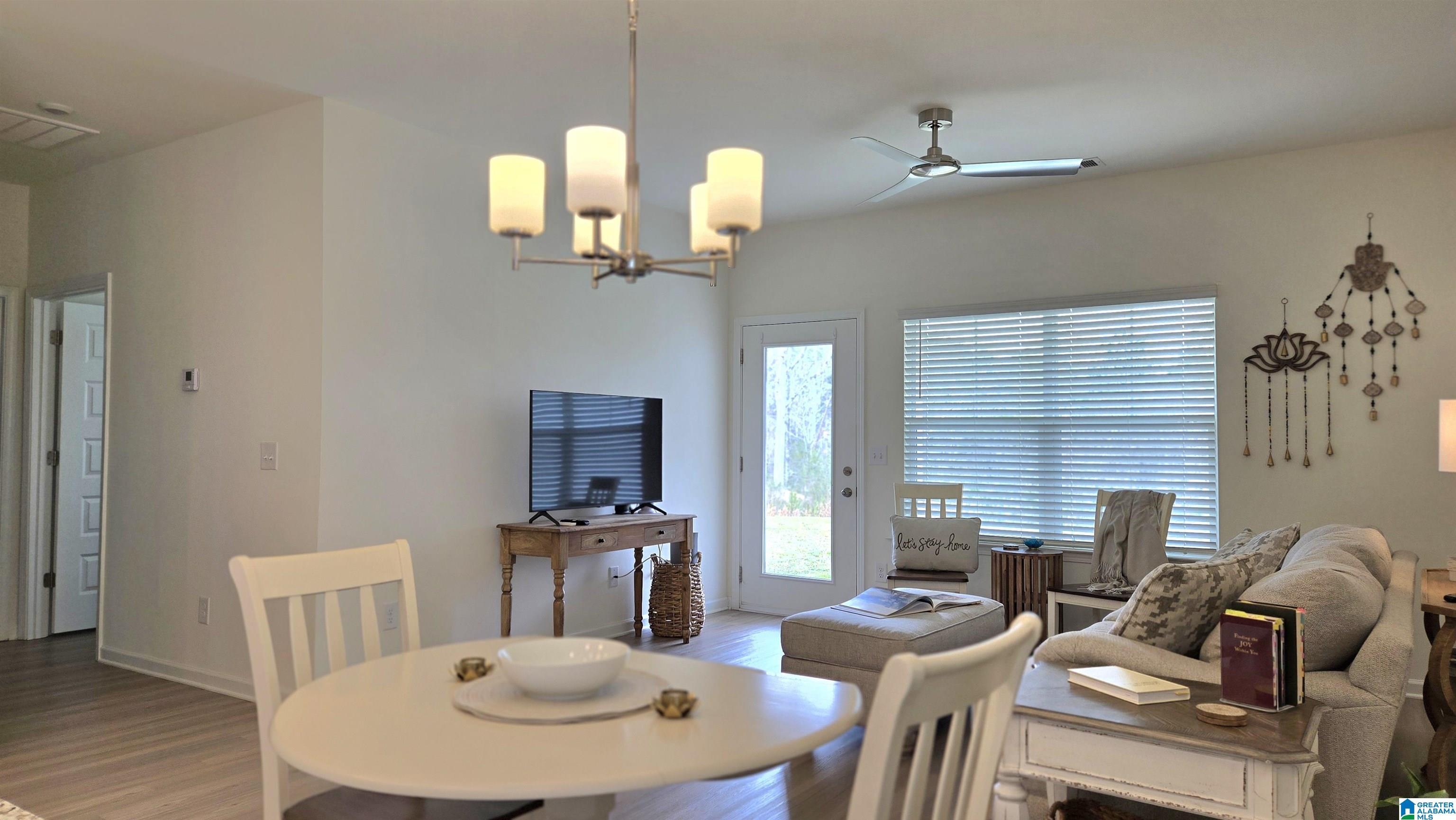 Image 4: Dining Area