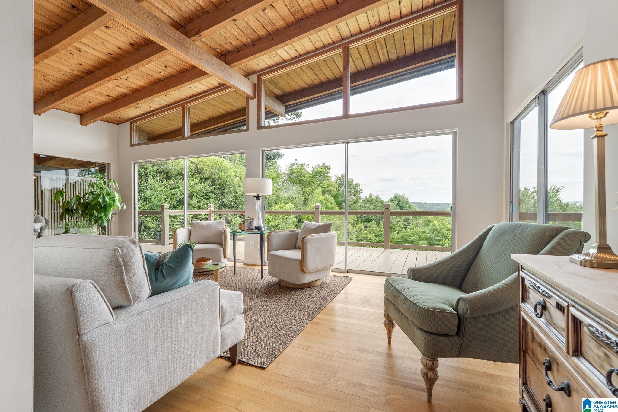 Image 3: Living Room