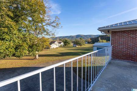 301 MONTVIEW DRIVE E