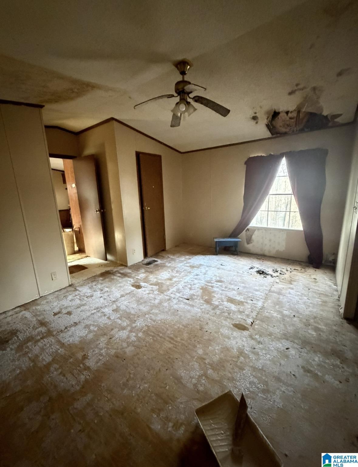 Image 3: Bedroom