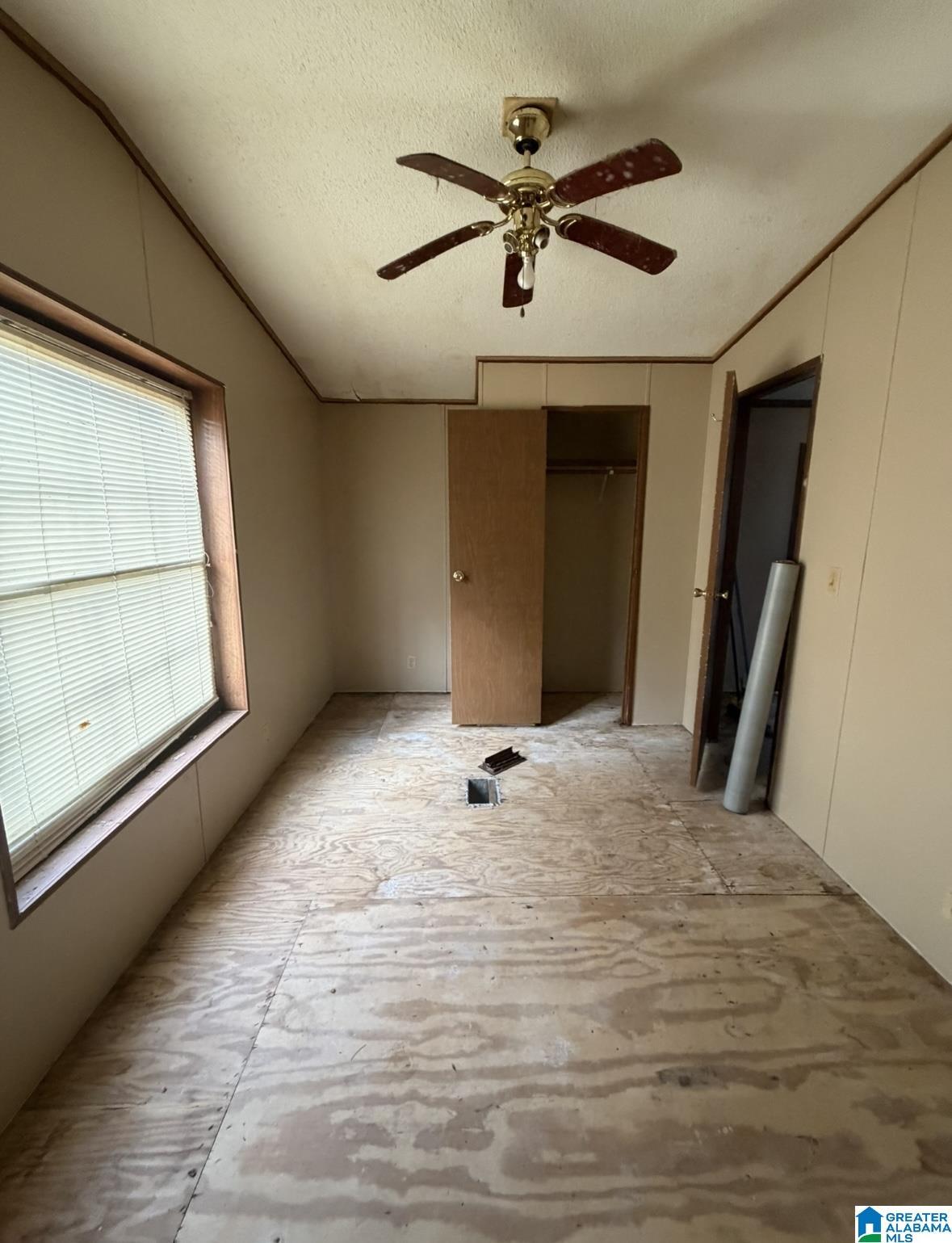 Image 4: Bedroom