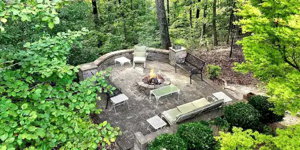 Image 4: Yard
