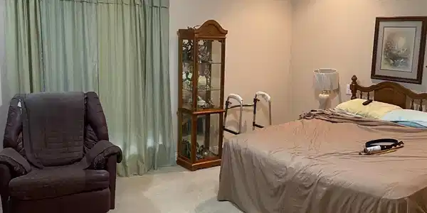 Image 4: Master Bedroom---really spacious