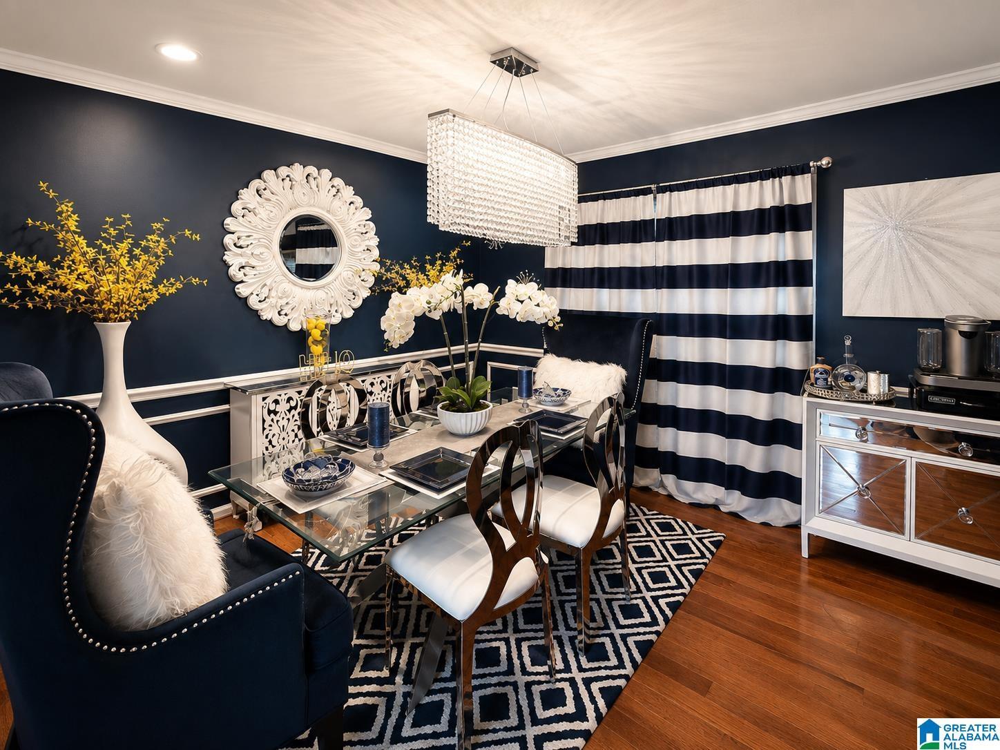 Image 4: Dining Area