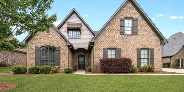 228 OXFORD WAY