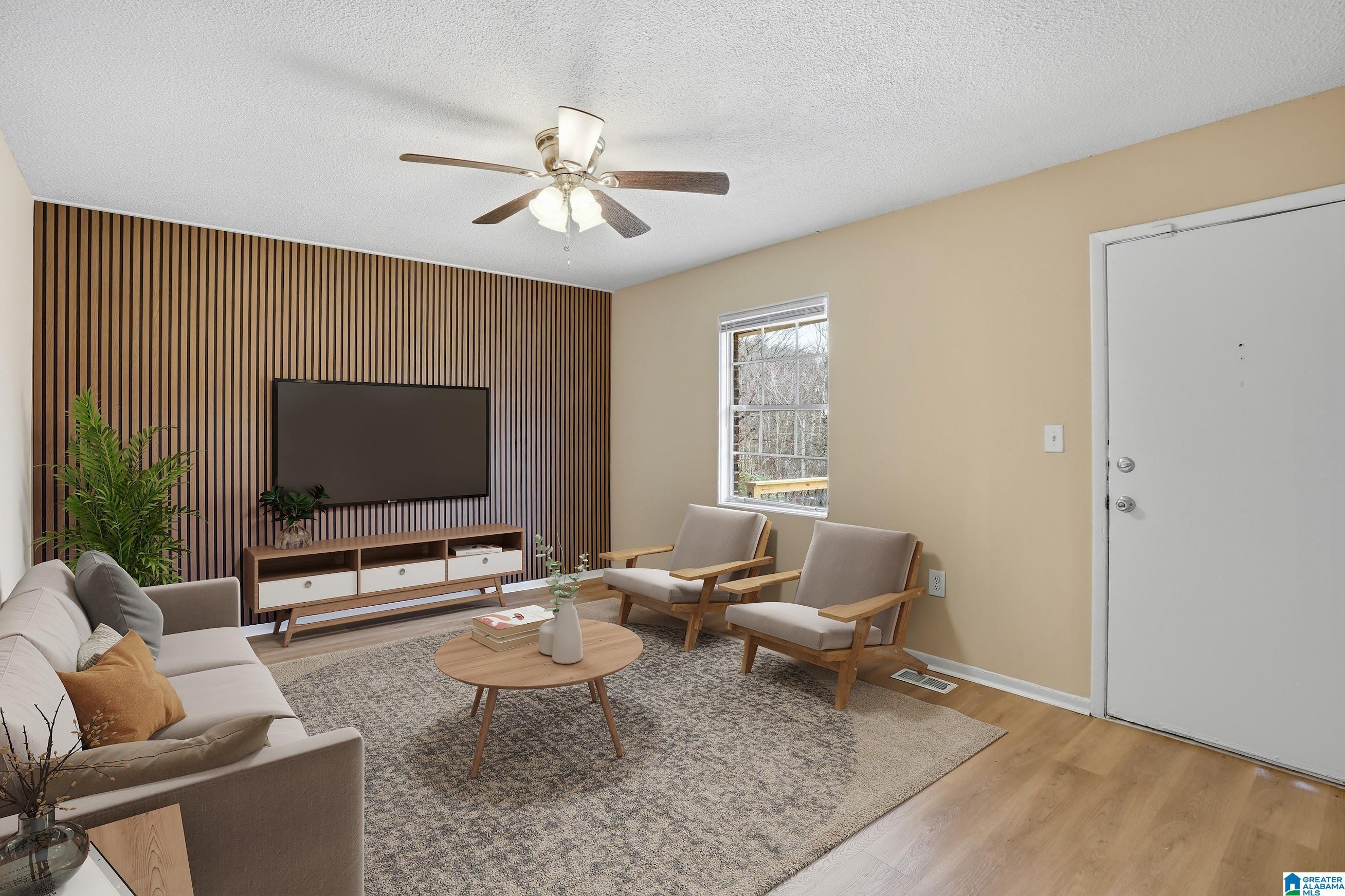 Image 4: Living Room
