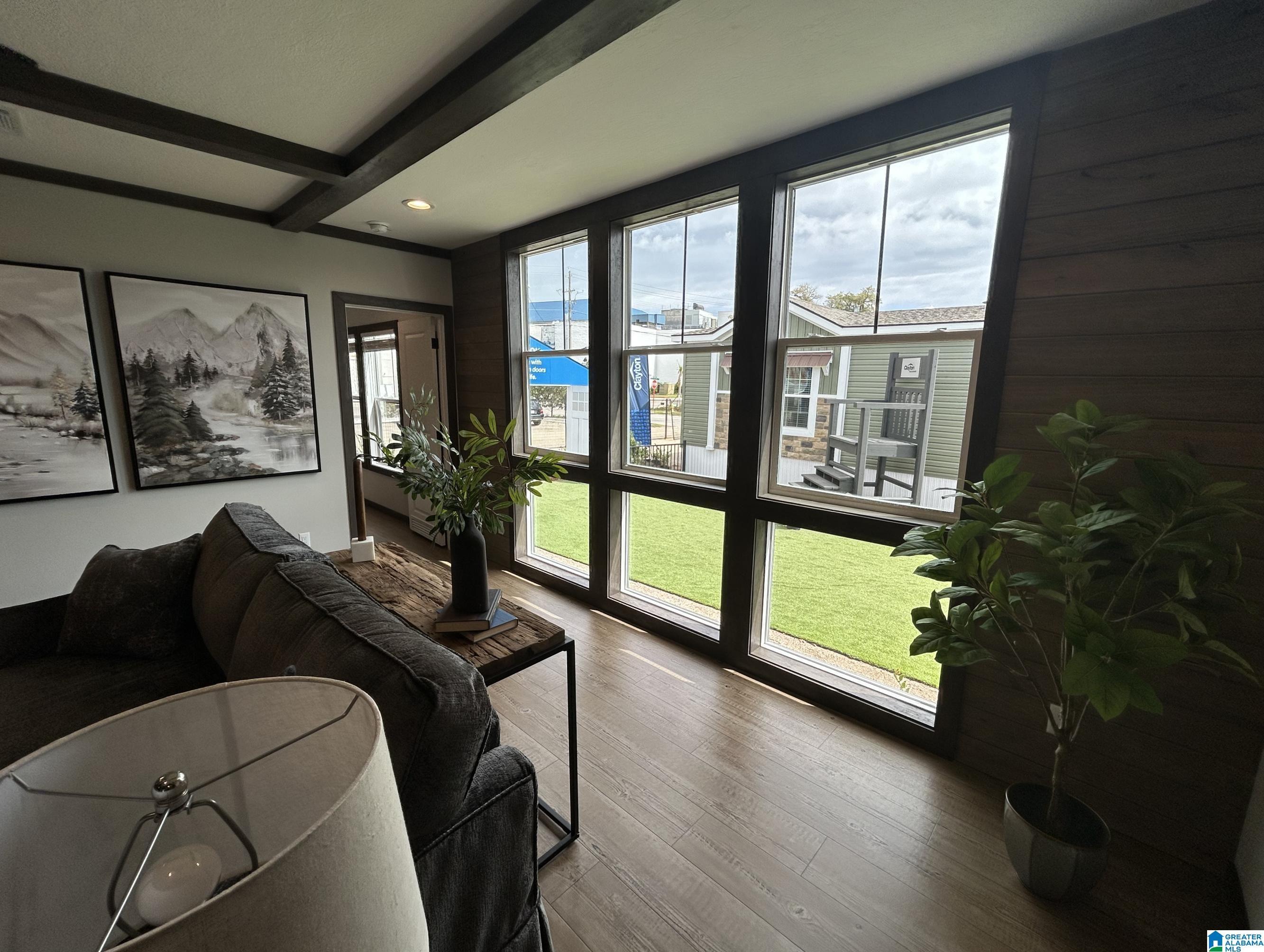 Image 4: Living Room