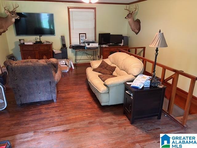 Image 4: Living Room