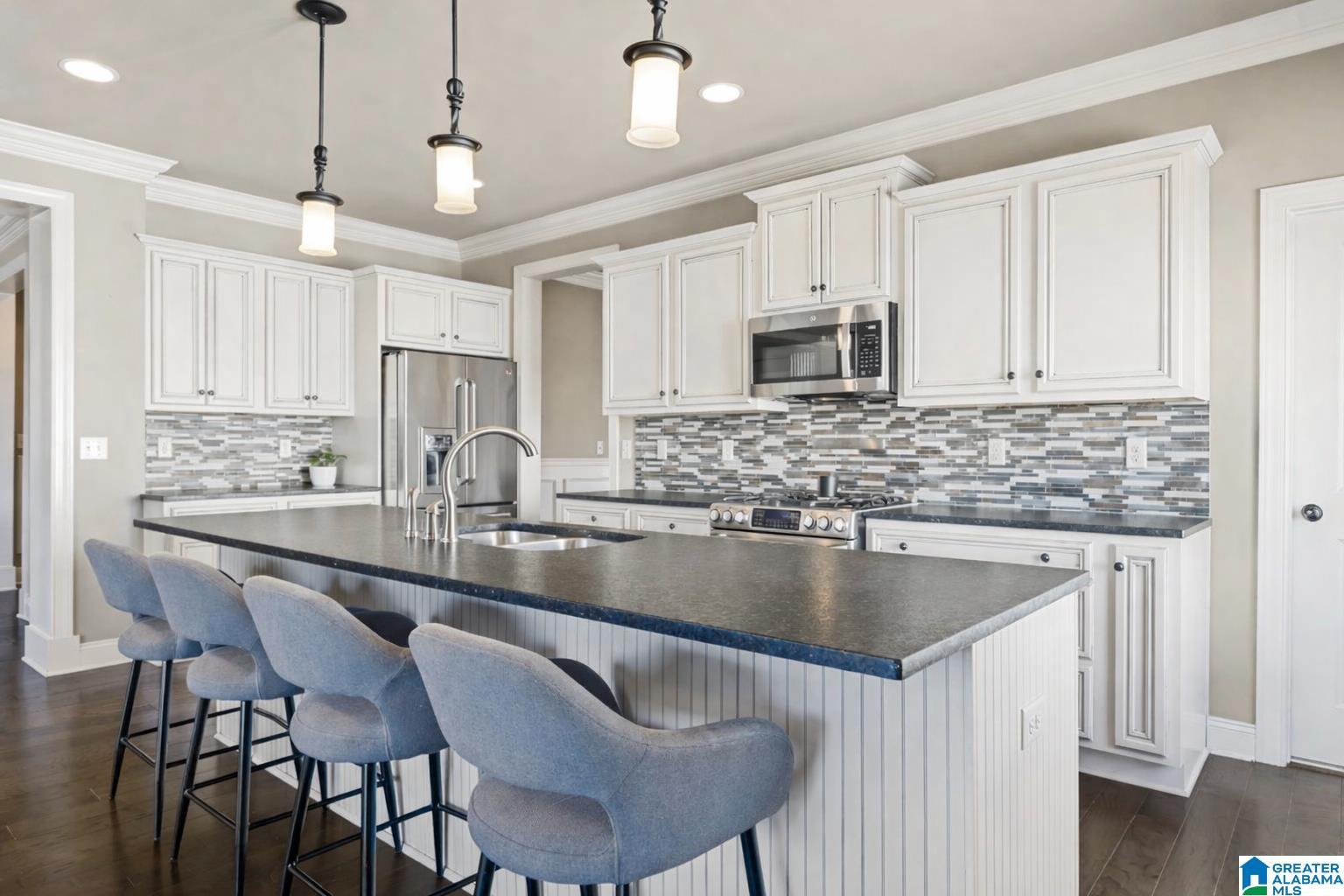 Image 4: Huge Kitchen with XL Counter