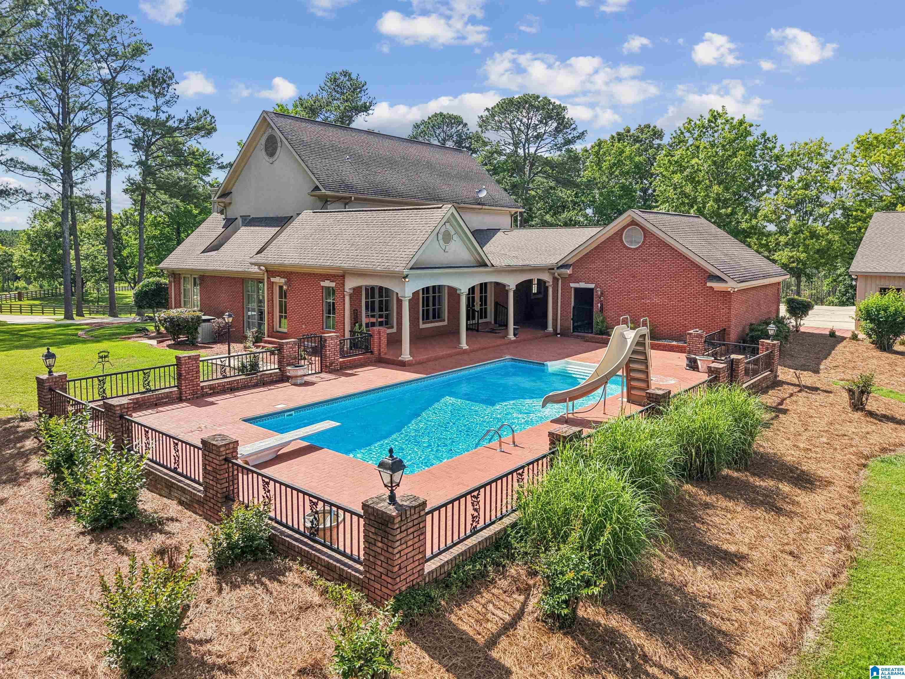 Image 4: Pool
