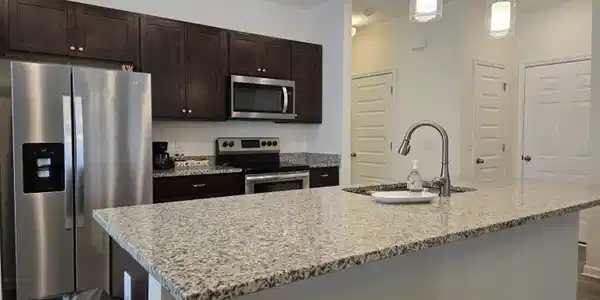 Image 4: Kitchen