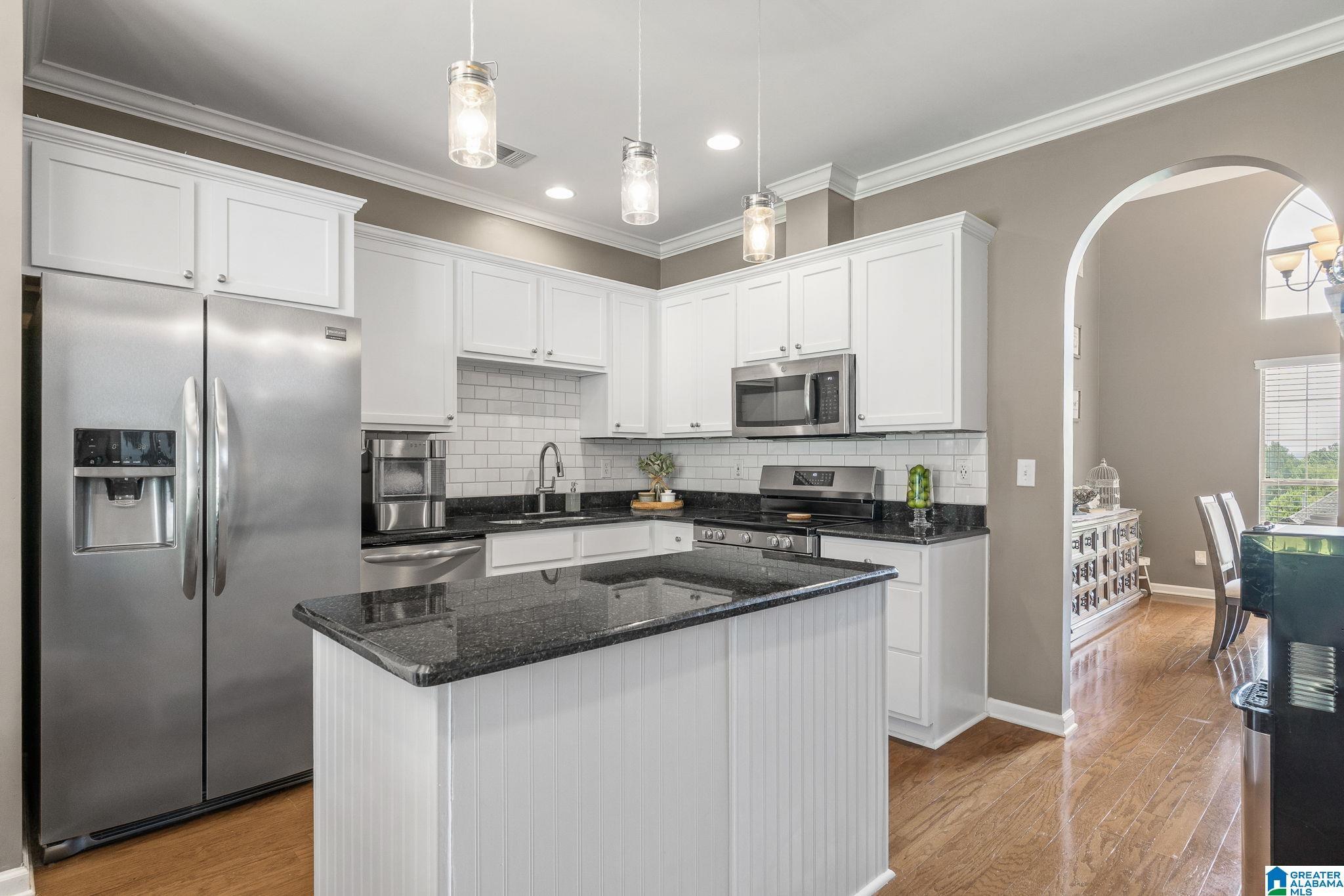 Image 3: Kitchen