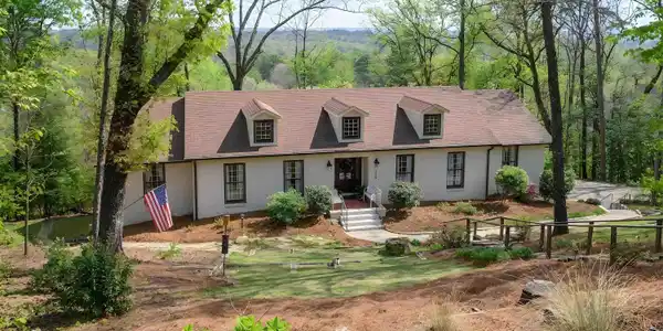 305 VESCLUB DRIVE