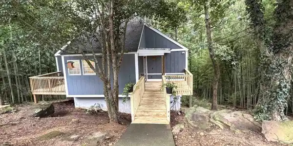 Image 3: Front Of Structure