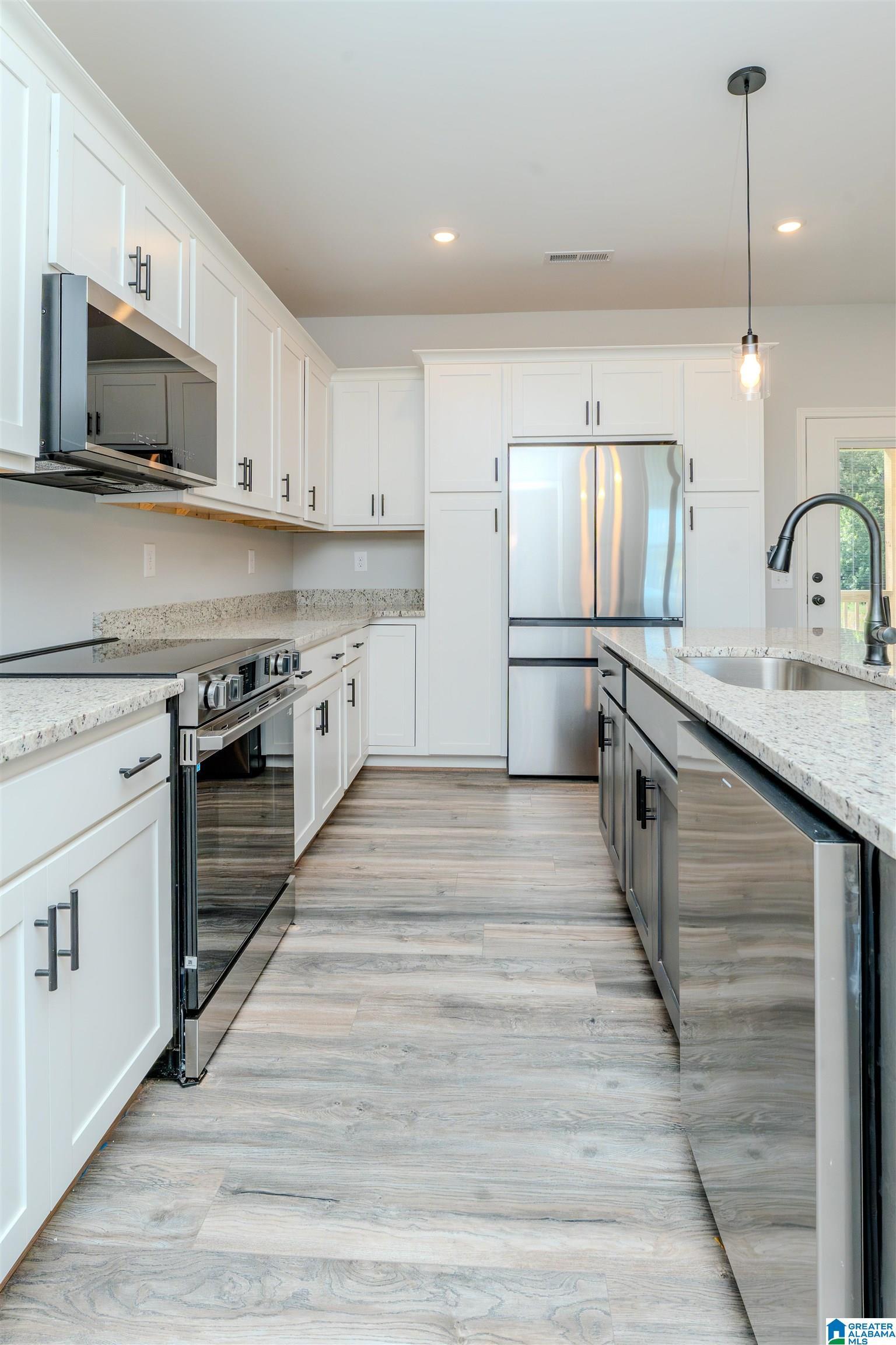 Image 3: Kitchen