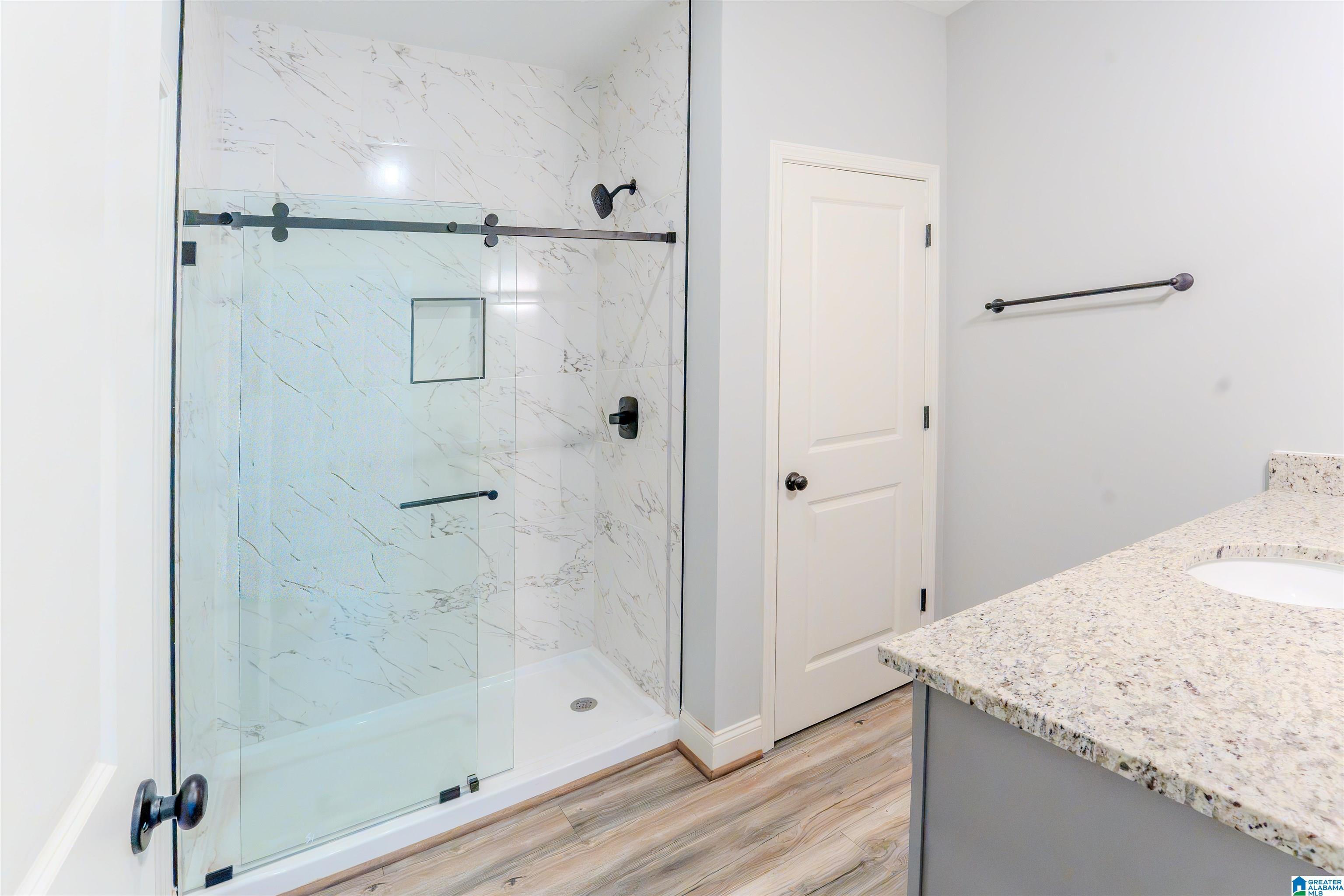 Image 4: Bathroom