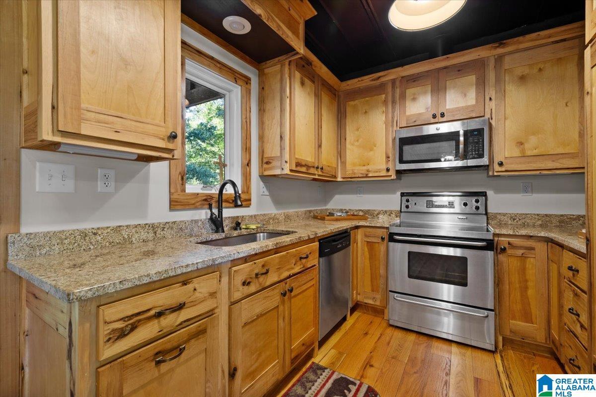 Image 3: Kitchen
