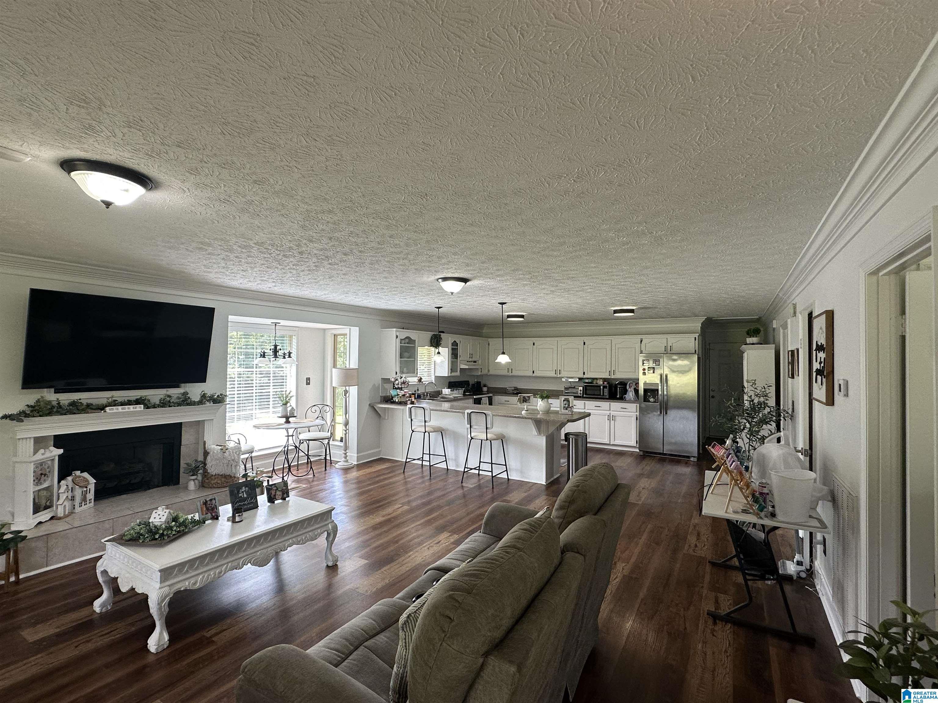 Image 2: Living Room