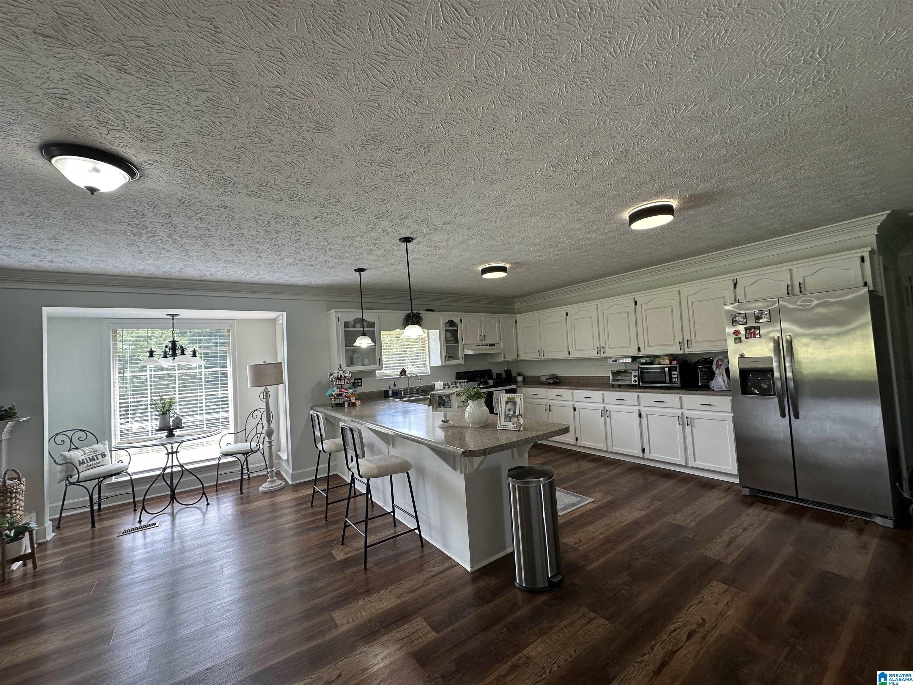 Image 4: Kitchen