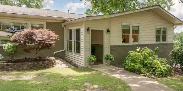 817 COMER CIRCLE