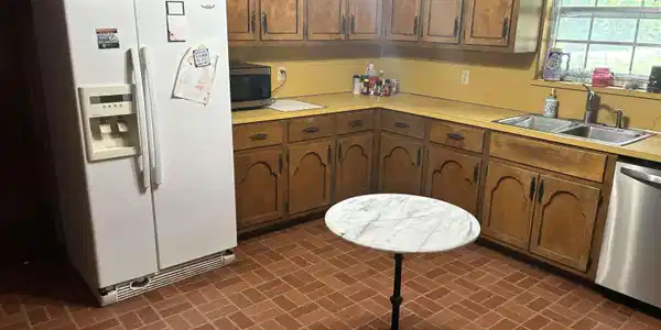 Image 3: KITCHEN