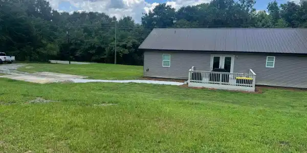 Image 4: Yard