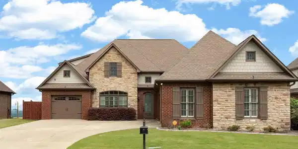 422 OXFORD WAY