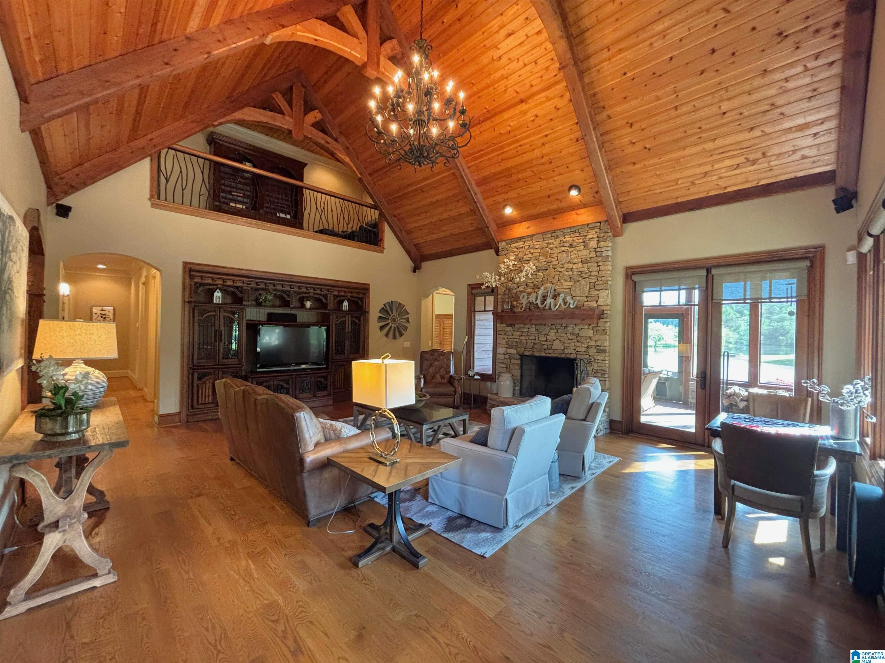Image 4: Living Room