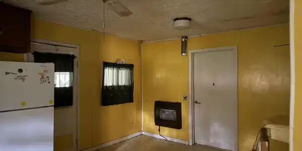 Image 3: Kitchen