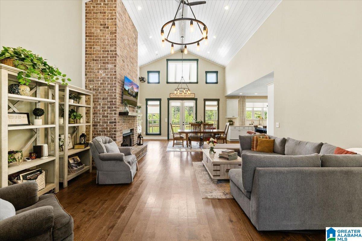 Image 2: Living Room