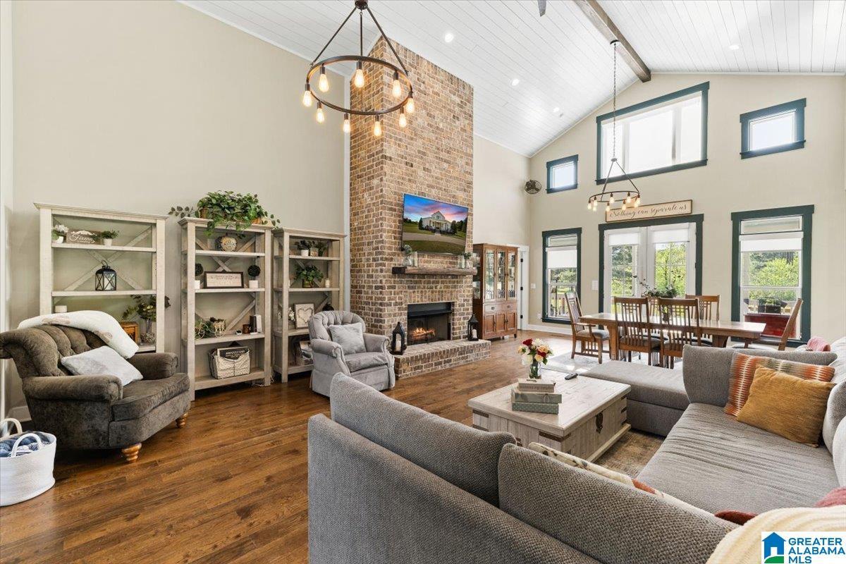 Image 3: Living Room