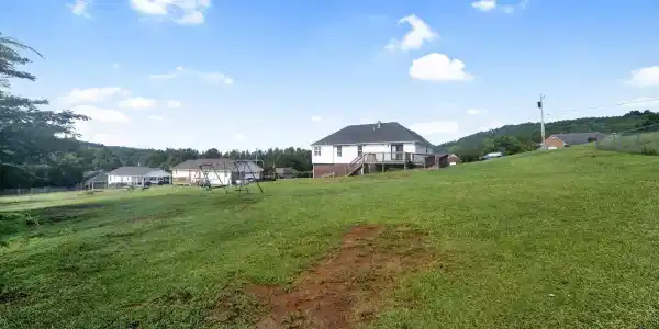 Image 3: Yard