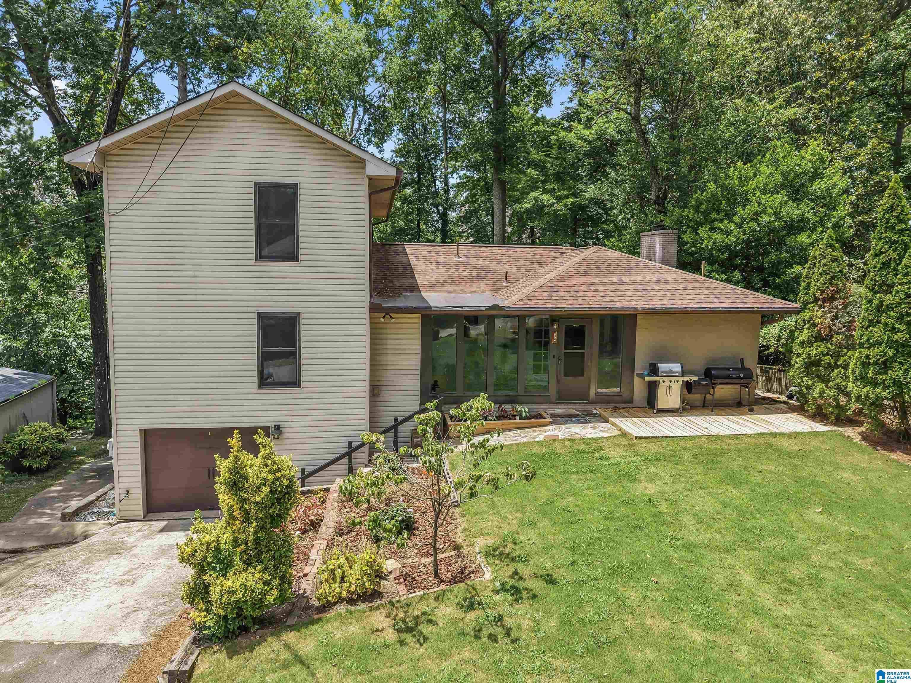 Image 4: Welcome to 504 Devon Drive w/2 driveways!