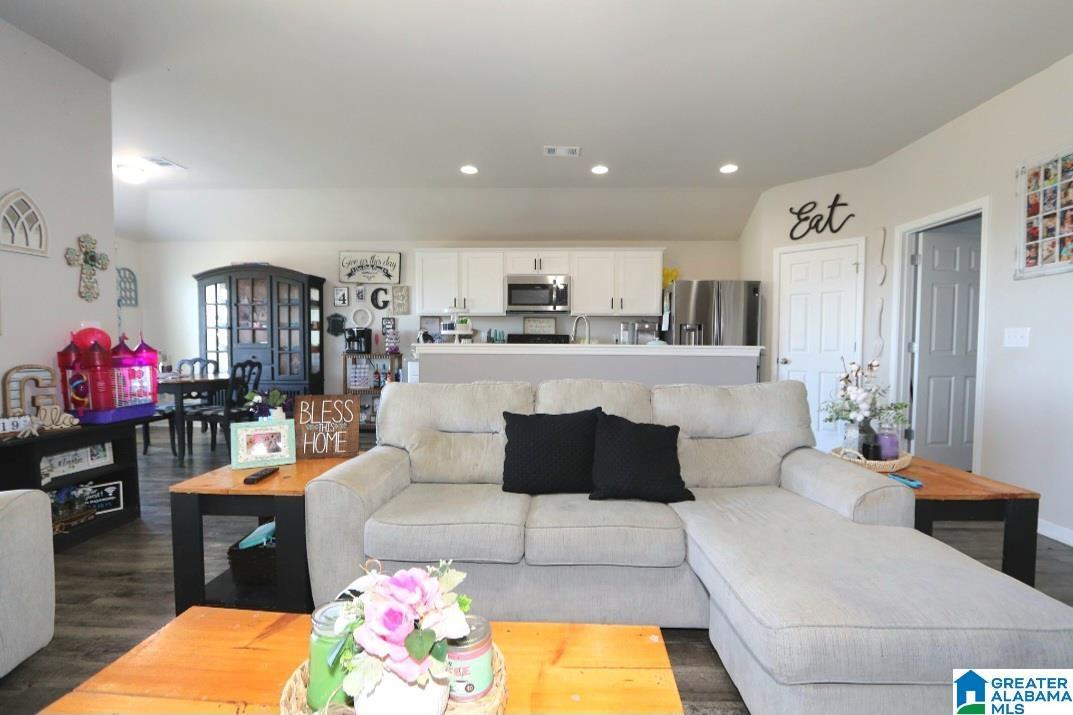 Image 3: Living Room