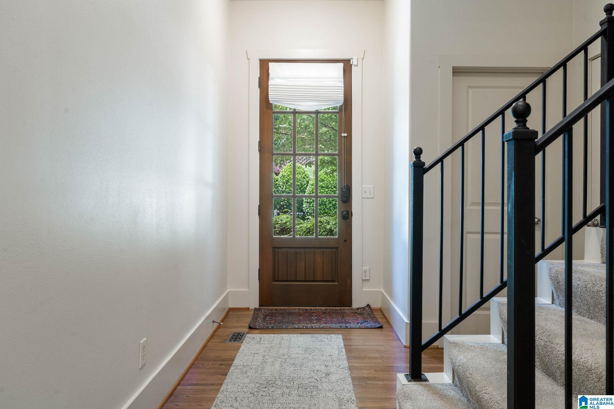 Image 2: Entry