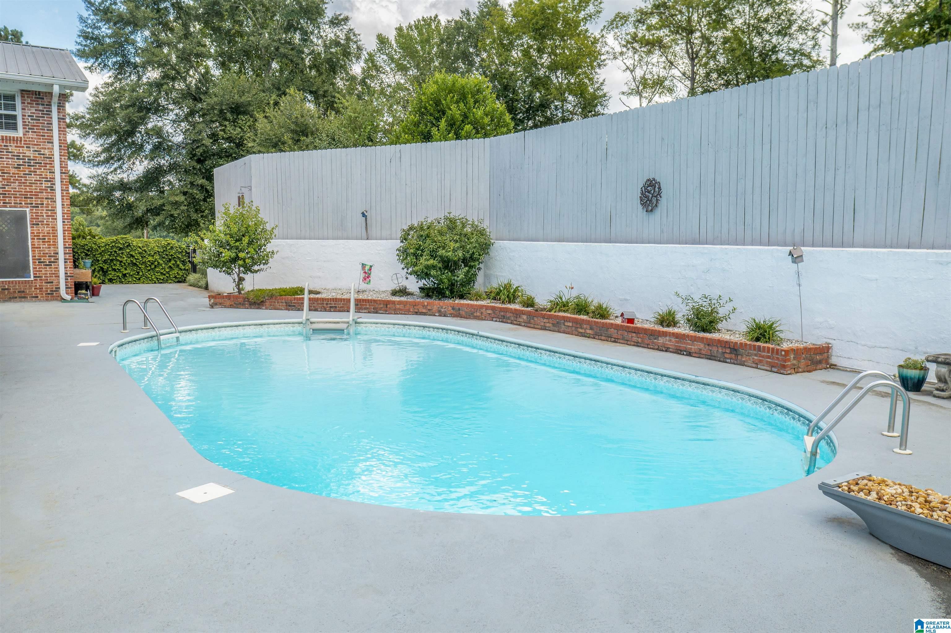 Image 2: In-Ground Pool