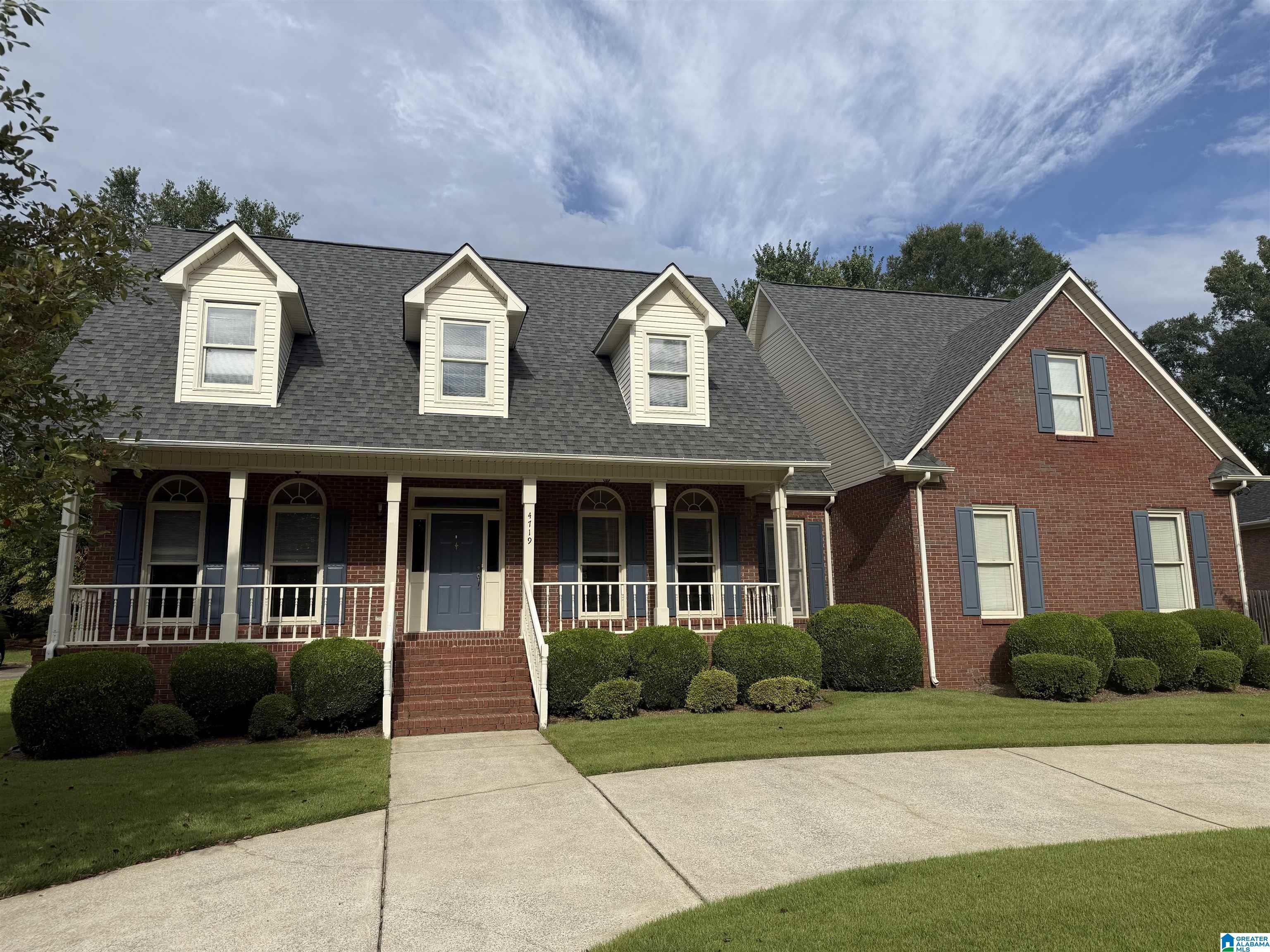 Image 1: Circular Drive