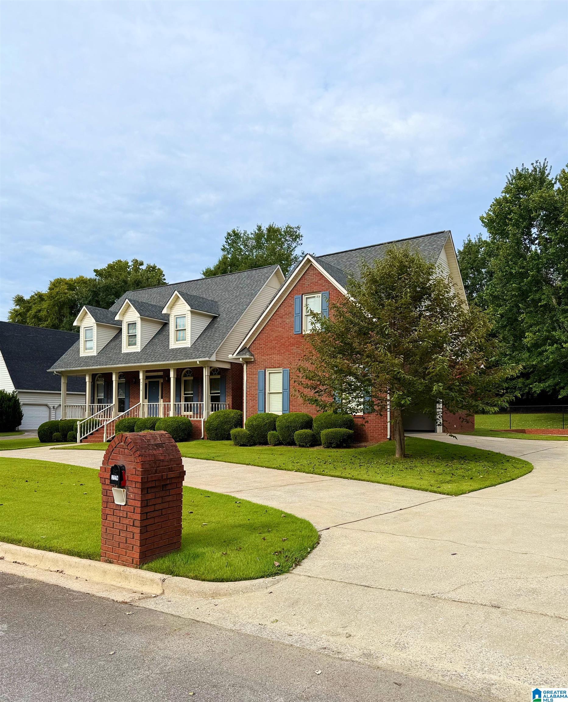 Image 3: Circular Drive