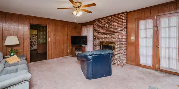 2325 GARLAND DRIVE