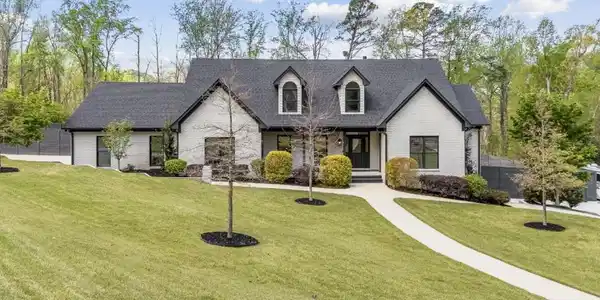 5556 PARKVIEW CIRCLE