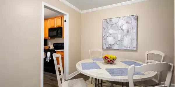Image 4: Dining Area