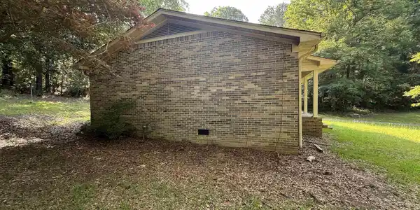 Image 3: Side Of Structure