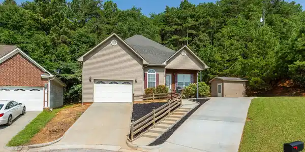 40 HICKORY HILLS CIRCLE