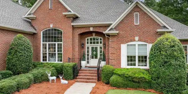 1104 ROLLING HILLS CIRCLE