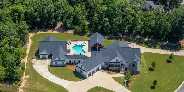 920 DOGWOOD DRIVE NE